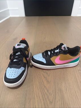 Nike Kids Low-Top Sneakers in Light Blue, Pink, Black & Tan